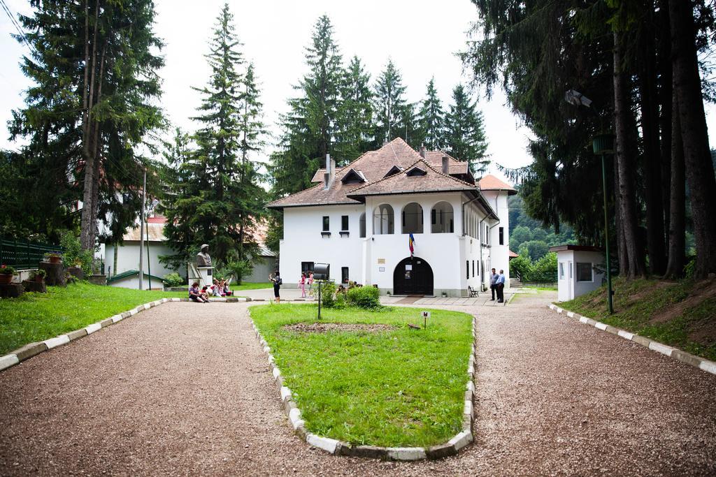 Pension Marina Hotel Sinaia Exterior photo